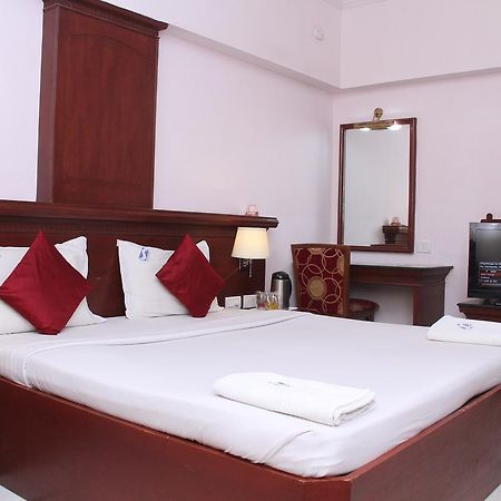 Zip By Spree Hotels Surabi International Веллуру Экстерьер фото