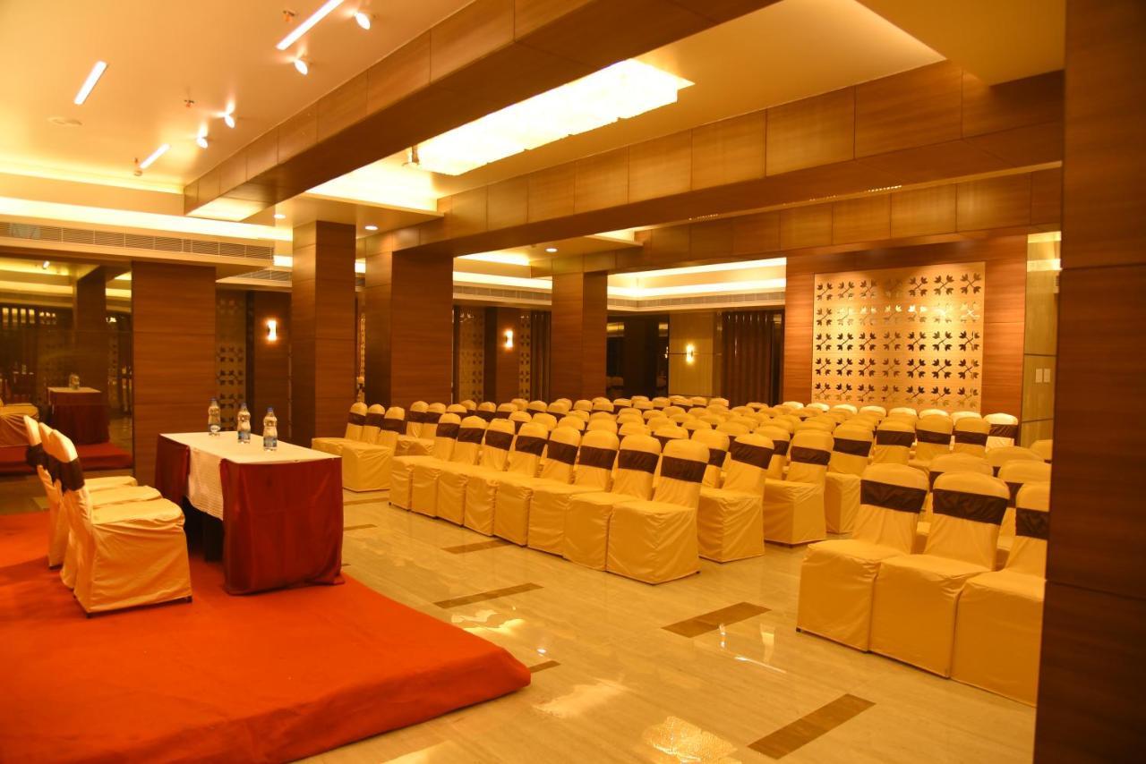 Zip By Spree Hotels Surabi International Веллуру Экстерьер фото