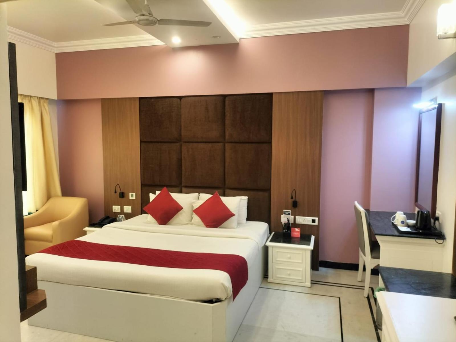 Zip By Spree Hotels Surabi International Веллуру Экстерьер фото