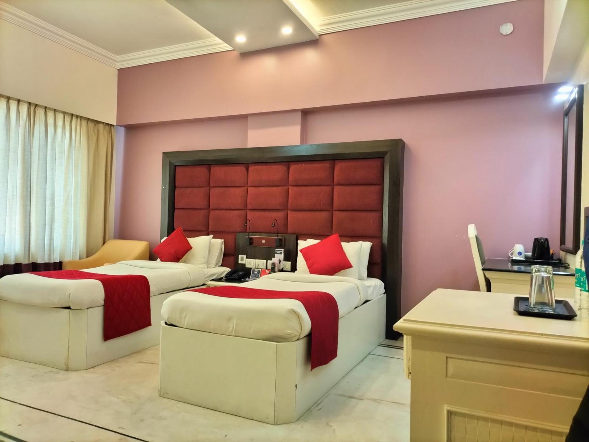 Zip By Spree Hotels Surabi International Веллуру Экстерьер фото