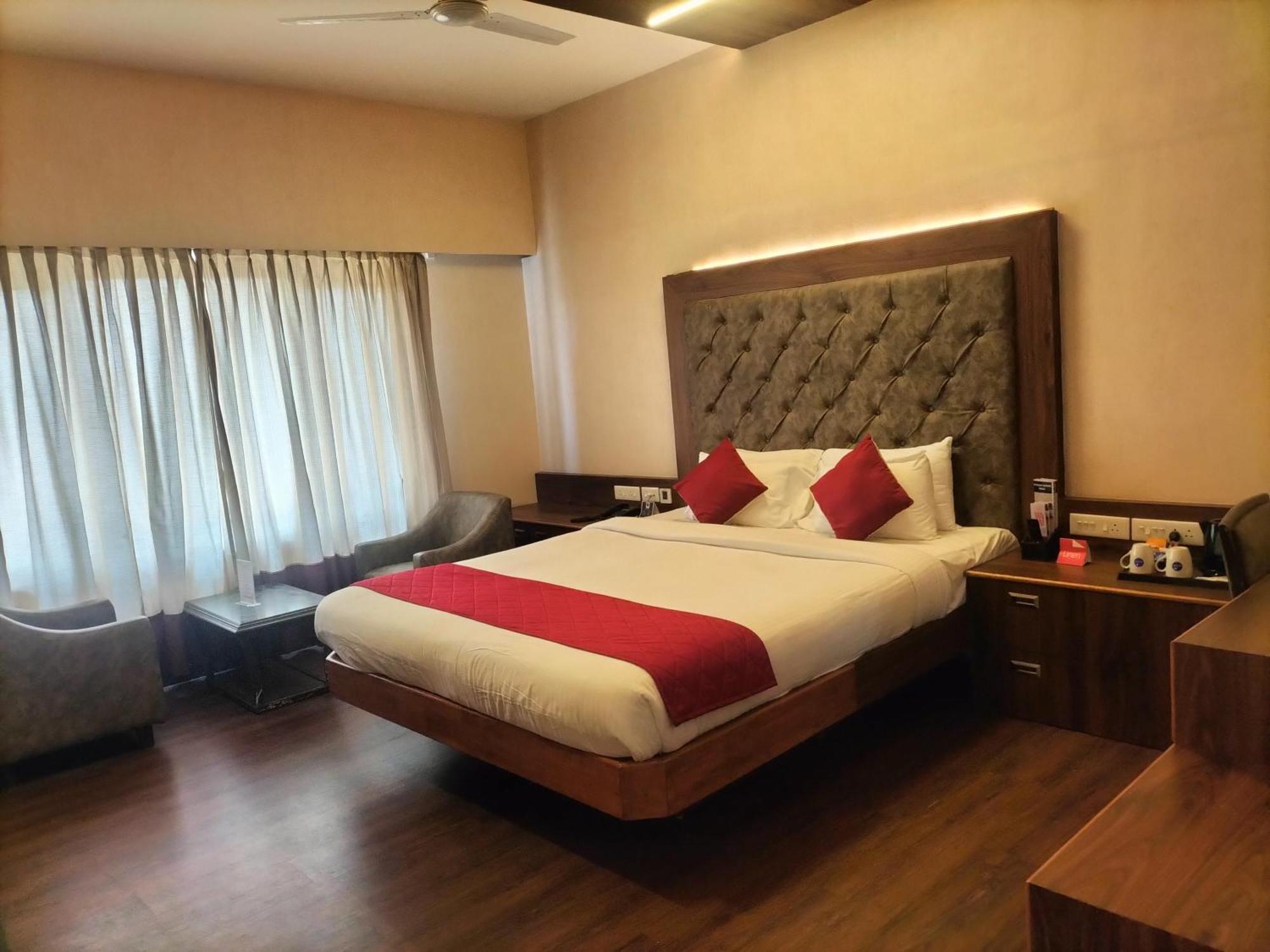 Zip By Spree Hotels Surabi International Веллуру Экстерьер фото