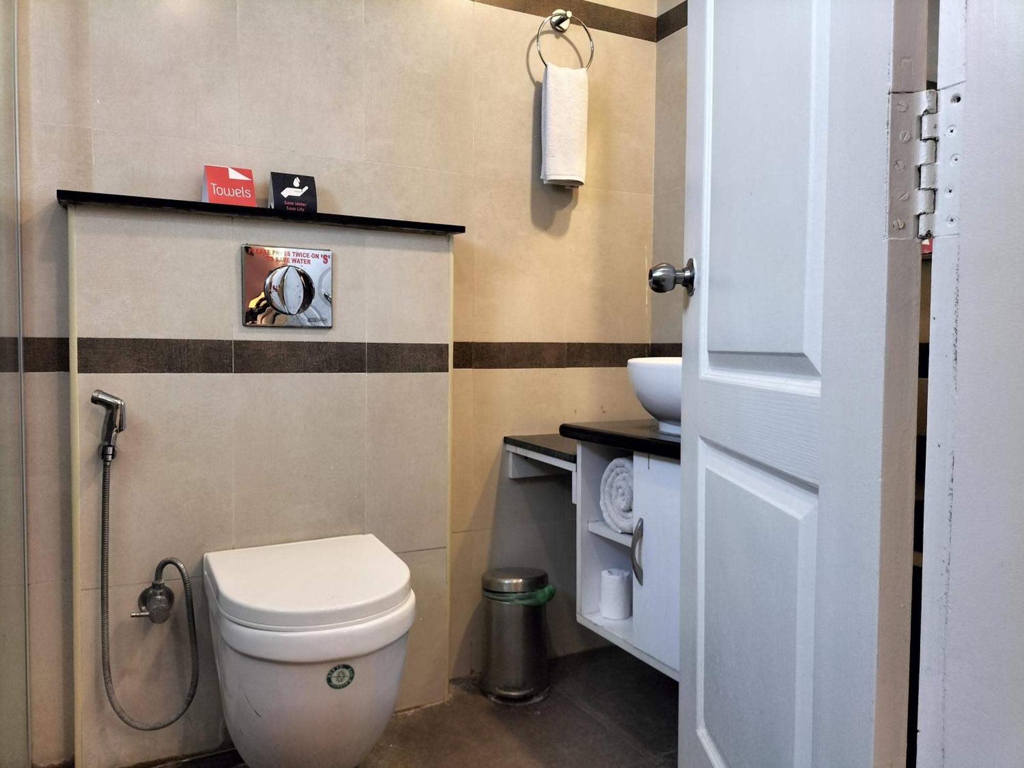 Zip By Spree Hotels Surabi International Веллуру Экстерьер фото