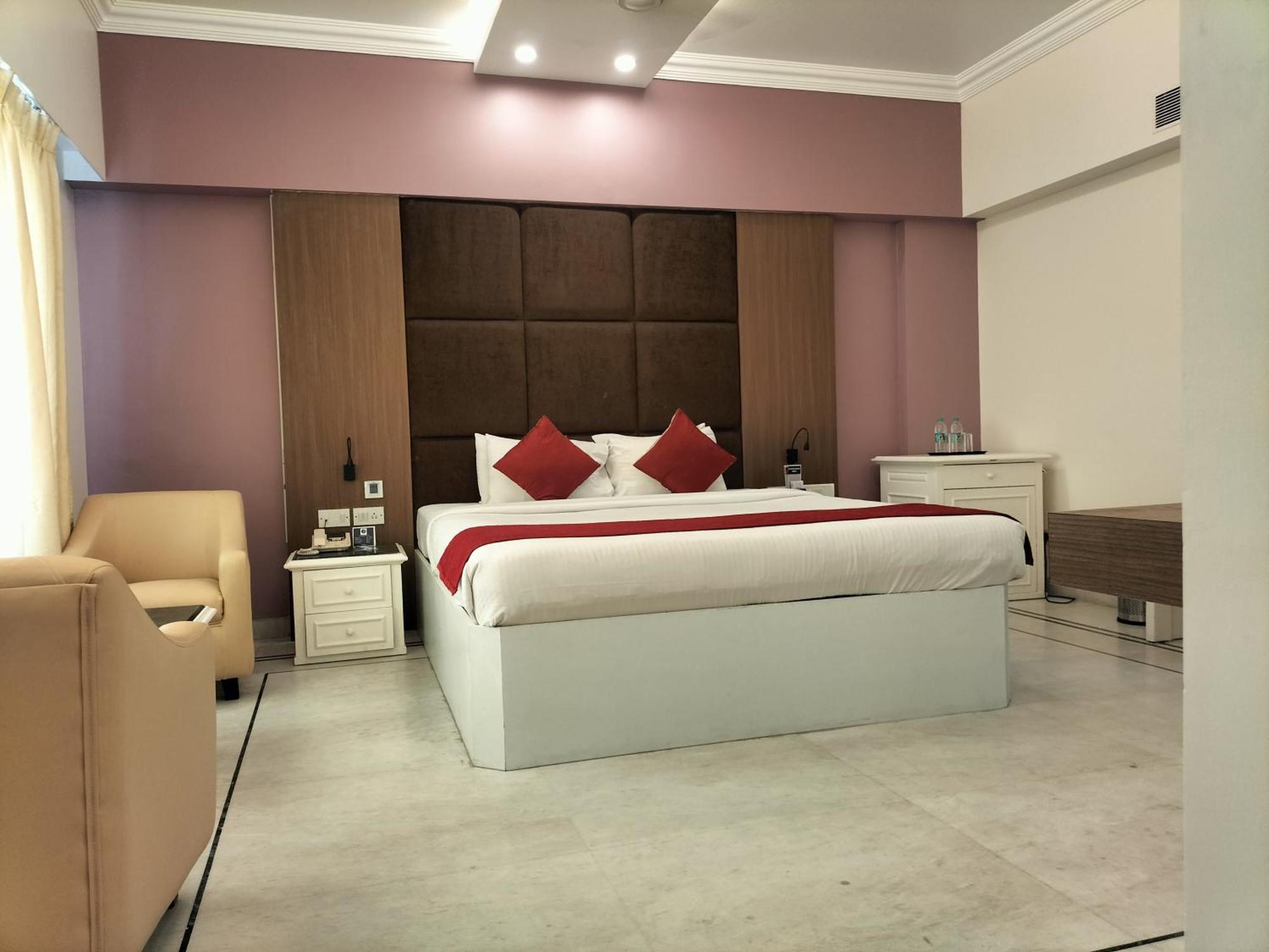 Zip By Spree Hotels Surabi International Веллуру Экстерьер фото